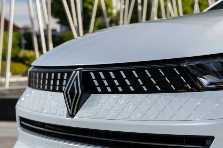 Νέα βασική έκδοση για το SUV της Renault στην Ελλάδα – Τιμή από 20.900 ευρώ