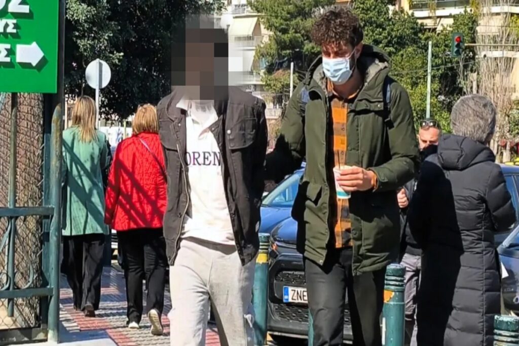 Στην Ευελπίδων ο 48χρονος που εμφανίστηκε με χειροβομβίδες έξω από τη ΓΑΔΑ – Στον ανακριτή για απολογία [Βίντεο]