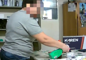 Βαρσοβία: Καθαρίστρια δηλητηρίαζε συστηματικά τη συνάδελφό της με χημικά στο τσάι [βίντεο]