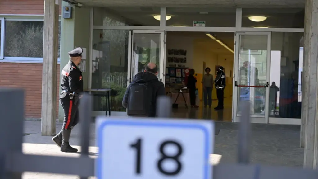 Ιταλία: 13χρονος μαθητής μαχαίρωσε καθηγήτρια έξω από σχολείο και κατέγραψε την επίθεση με κινητό το