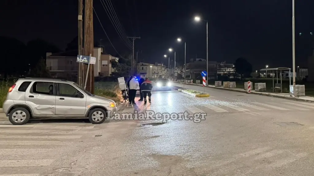 Λαμία: Σοβαρό τροχαίο με οδηγό delivery – Τραυματίστηκε από σφοδρή σύγκρουση με ΙΧ [Εικόνες]