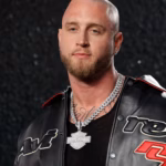 Ο γιος του Τομ Χανκς έχει εγκλωβιστεί στην Κολομβία λόγω ελληνικού διαβατηρίου