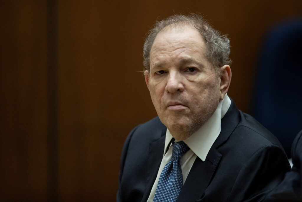 «Κόλαση» η φυλακή για τον Χάρβεϊ Γουάινστιν: «Με χτύπησαν άγρια – Αιμορραγούσα στο πάτωμα»