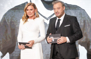 Κατερίνα Καραβάτου και Χρήστος Φερεντίνος: Χαμός από σχόλια μετά τη διαφήμιση για το Jumbo - «Έπαιξαν μπάλα με το σούσουρο»