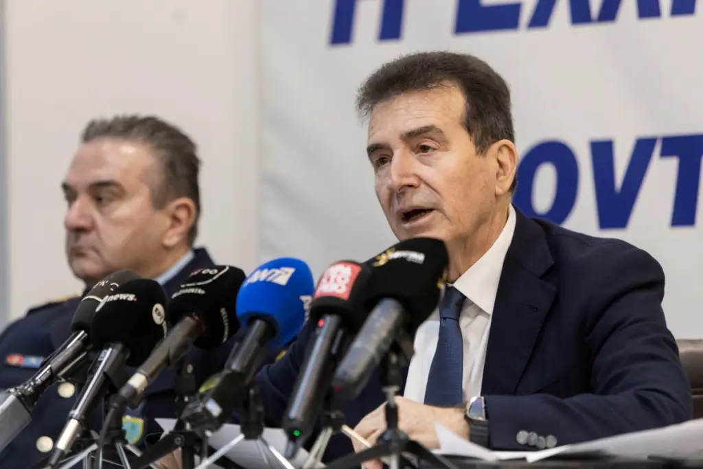 Χρυσοχοΐδης: Ενδείξεις οπαδικού υπόβαθρου στη δολοφονία του 20χρονου – Θα διαλύσουμε όλα αυτά