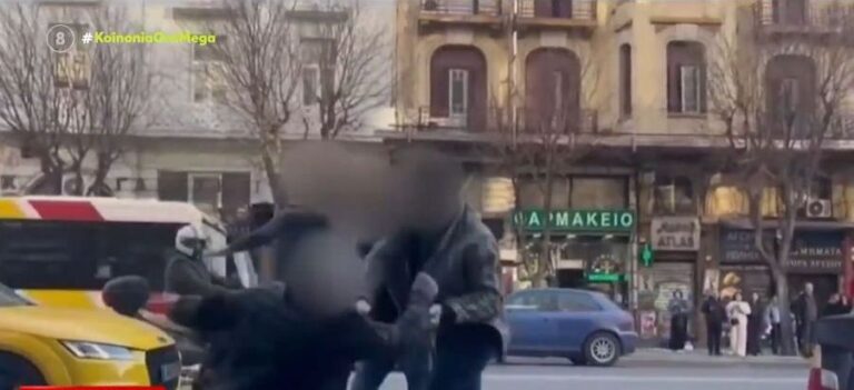 Θεσσαλονίκη: Άγριο ξύλο μεταξύ οδηγών λεωφορείου και ΙΧ για παρκάρισμα στη λεωφορειολωρίδα [Βίντεο]