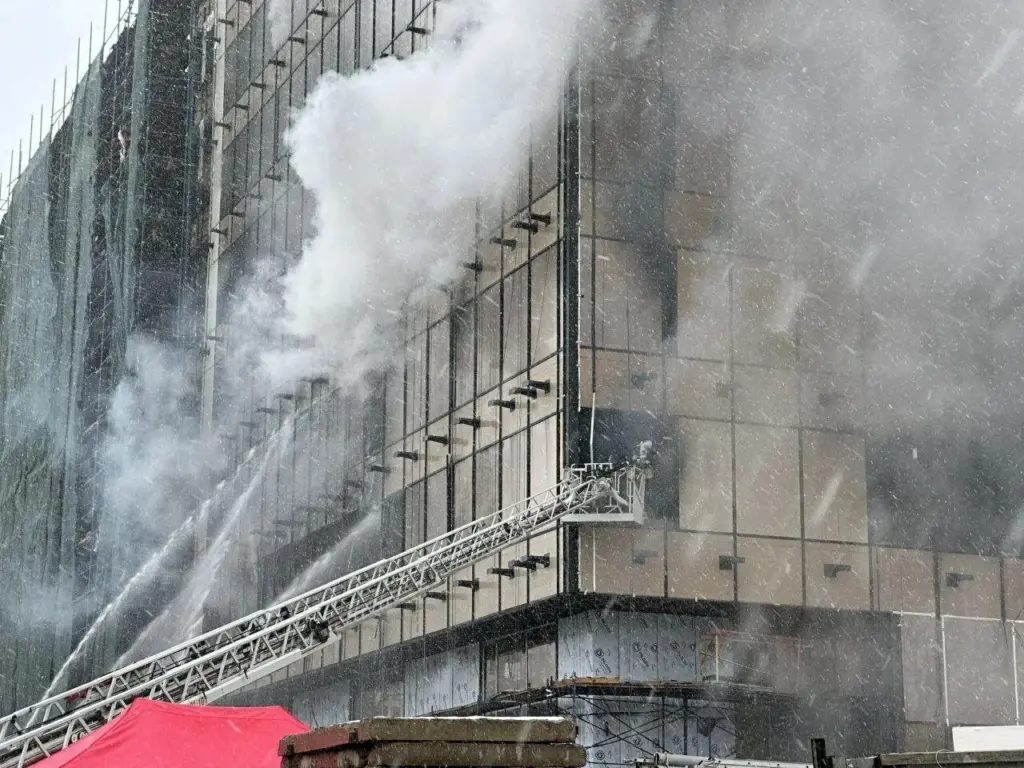 Φονική πυρκαγιά σε εργοτάξιο στη Μόσχα – Τουλάχιστον 7 νεκροί