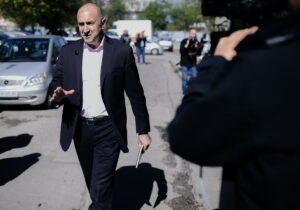 Ο φιλορώσος πρώην πρόεδρος της Βουλγαρίας προηγείται στις εκλογές, σύμφωνα με τα exit polls