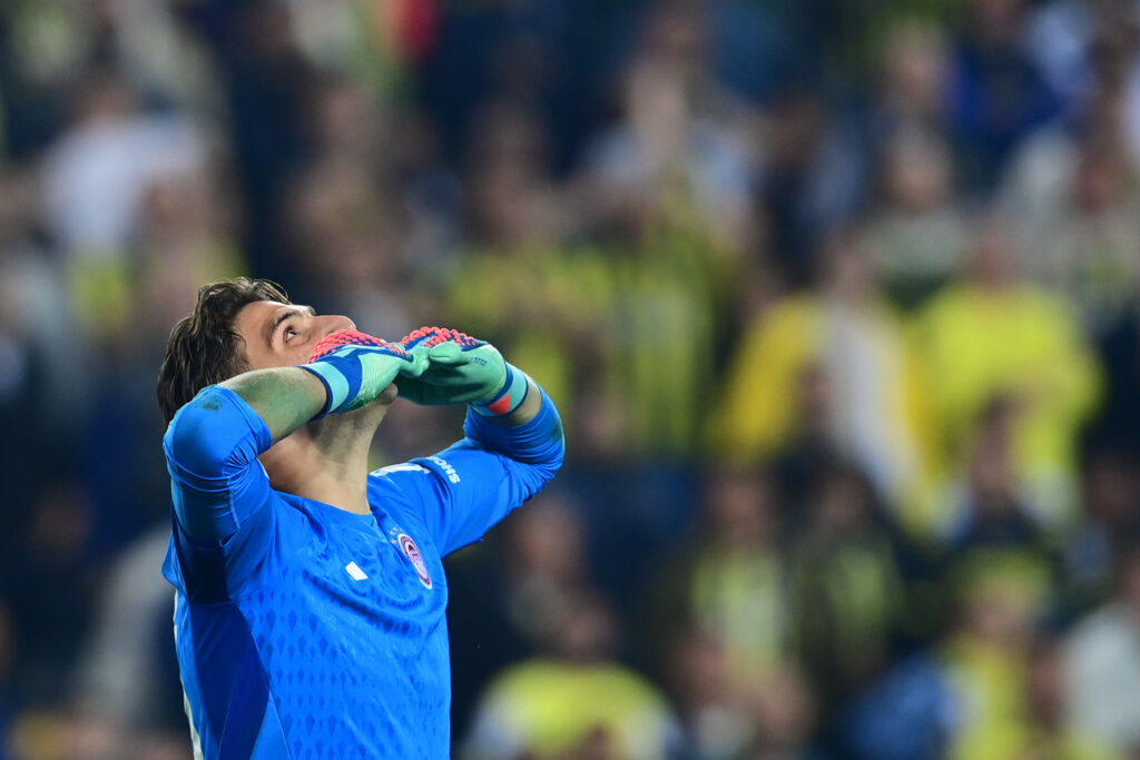 Η UEFA «θυμήθηκε» τον θρίαμβο του Ολυμπιακού στην Κωνσταντινούπολη – Το βίντεο που έκανε ξανά viral τον Τζολάκη