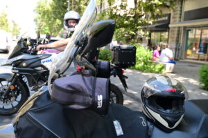 Θεσσαλονίκη: Έτρεχε με 150 αντί για 50 – Χειροπέδες σε οδηγό μηχανής και πρόστιμο 7.000 ευρώ