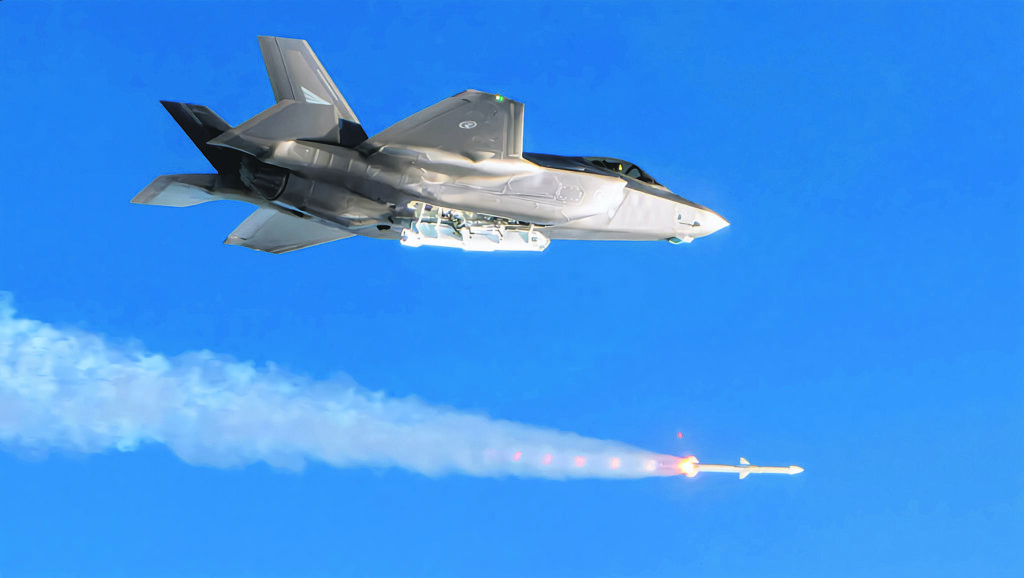 AIM-120D-3: Το game changer όπλο στο οποίο στοχεύει η Πολεμική Αεροπορία