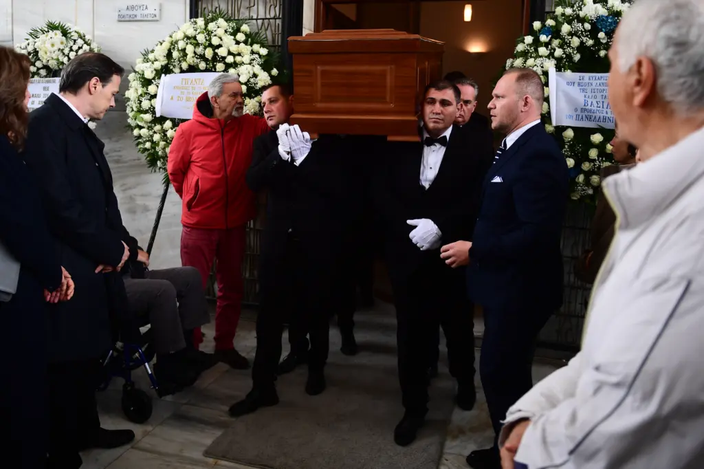 Βασίλης Γκούμας: Συγκίνηση στην κηδεία του μπασκετικού θρύλου
