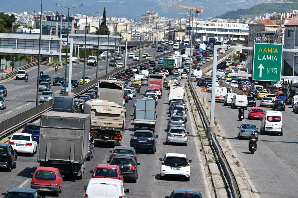 Έξοδος Πάσχα: Χάος στους δρόμους της Αττικής – Απίστευτες καθυστερήσεις σε Κηφισό, Αττική Οδό