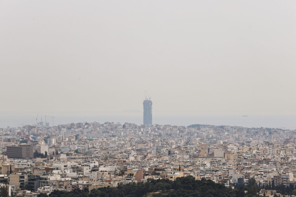 Καιρός: Βροχές, καταιγίδες και σκόνη την Παρασκευή – Πότε καθαρίζει η ατμόσφαιρα και επιστρέφει ο ήλιος – Πώς θα είναι το Σαββατοκύριακο