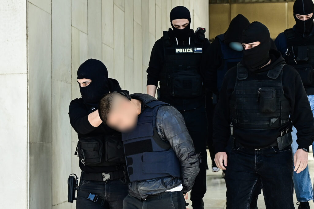 Άγιος Δημήτριος: «Έχω πέσει απ’ τα σύννεφα» λέει η πρώην του 20χρονου – «Δεν ήταν τέτοιο παιδί – ‘Ηταν ζηλιάρης» [βίντεο]