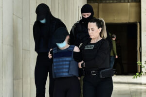 Άγιος Δημήτριος: Ραντεβού θανάτου - «Άφησε με έχω προχωρήσει» είπε στο θύμα η 20χρονη - «Οι κοπέλες υπέδειξαν τον 20χρονο» είπε ο δικηγόρος της