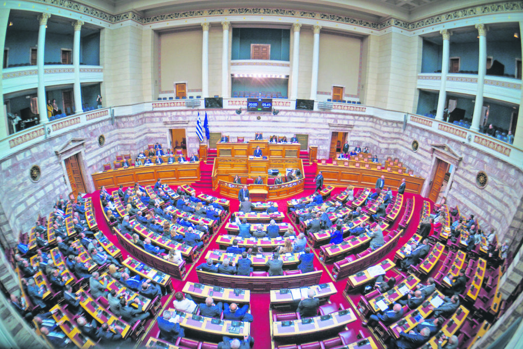 Ωρα να κλείσουν τα βουλευτικά γραφεία!