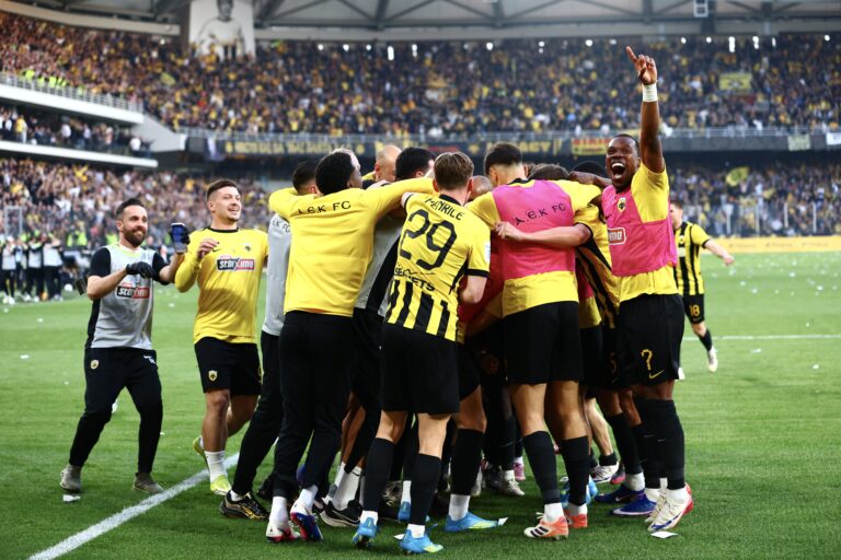 ΑΕΚ-ΠΑΟΚ 3-0: Πάρτι τίτλου στην «Αγιά Σοφιά – Allwyn Arena» για την Ένωση – «Σκόρπισε» με τριάρα τους Θεσσαλονικείς [βίντεο]