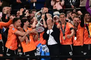 ΠΑΟΚ – ΟΦΗ: Δείτε την ιστορική απονομή του τροπαίου του Κυπέλλου Ελλάδας στους Κρητικούς