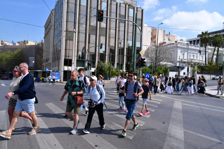 Πάσχα 2026: Έρημη πόλη η Αθήνα – «Παραδόθηκε» στους τουρίστες [εικόνες]