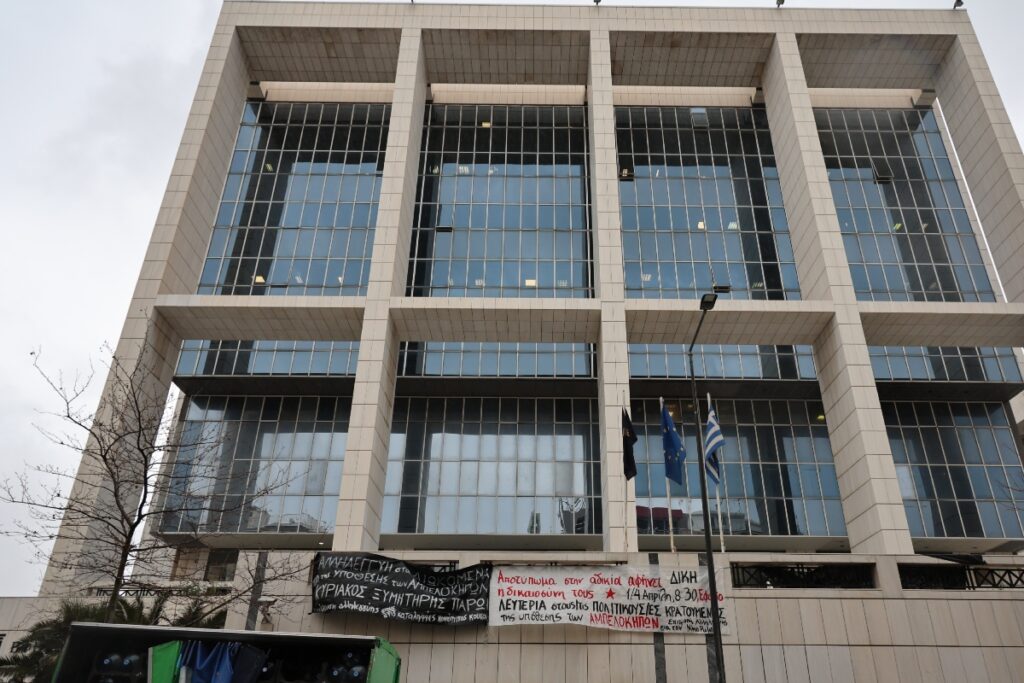 Ξεκίνησε η δίκη για την έκρηξη στους Αμπελόκηπους: Στο εδώλιο ο Νίκος Ρωμανός και ακόμα τέσσερις