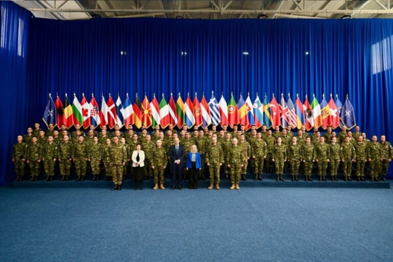 Δένδιας από την Πρίστινα: Η ελληνική δύναμη Κοσσυφοπεδίου με την παρουσία της επιτρέπει να υπάρχει ασφάλεια