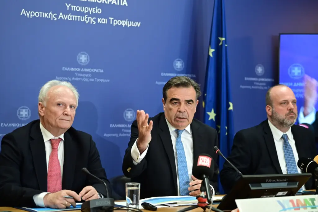 Αφθώδης πυρετός: Οι τέσσερις άξονες στήριξης για τη Λέσβο – Σχοινάς: «Διαχειριζόμαστε μια δύσκ