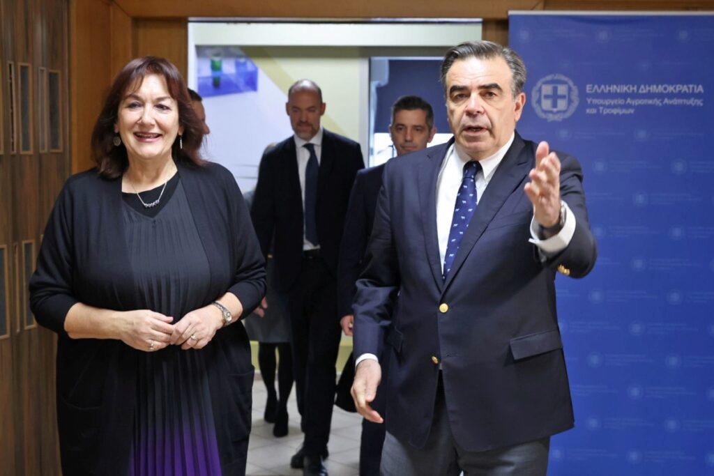 Συνάντηση Σχοινά με την Ευρωπαία Επίτροπο για τη Μεσόγειο: Λιπάσματα, πρωτογενής τομέας και ενέργεια στο επίκεντρο