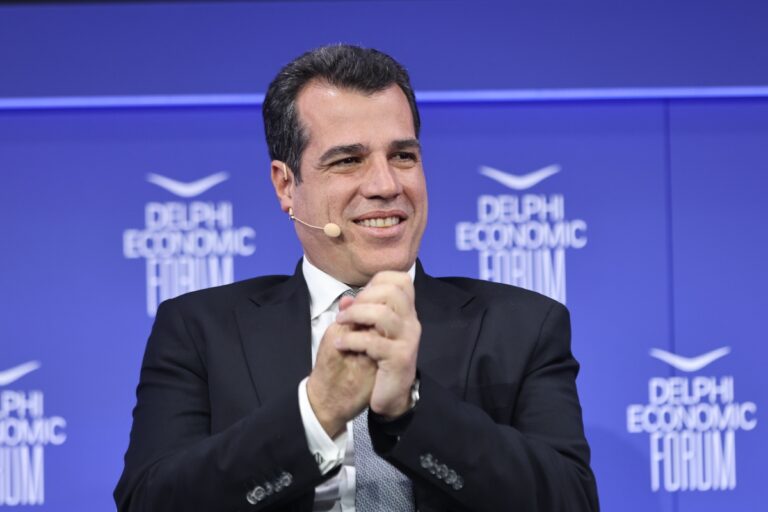 11ο Οικονομικό Φόρουμ των Δελφών – Πλεύρης: Το νέο δόγμα για το μεταναστευτικό – Αποτροπή στα σύνορα και κέντρα επιστροφών εκτός ΕΕ