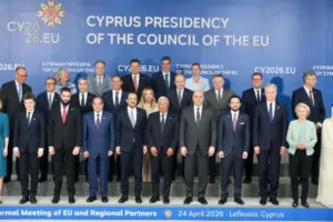 Ισχυρά μηνύματα από το Άτυπο Ευρωπαϊκό Συμβούλιο: Η παρουσία των Αράβων ηγετών και τα €90 δισ. στην Ουκρανία