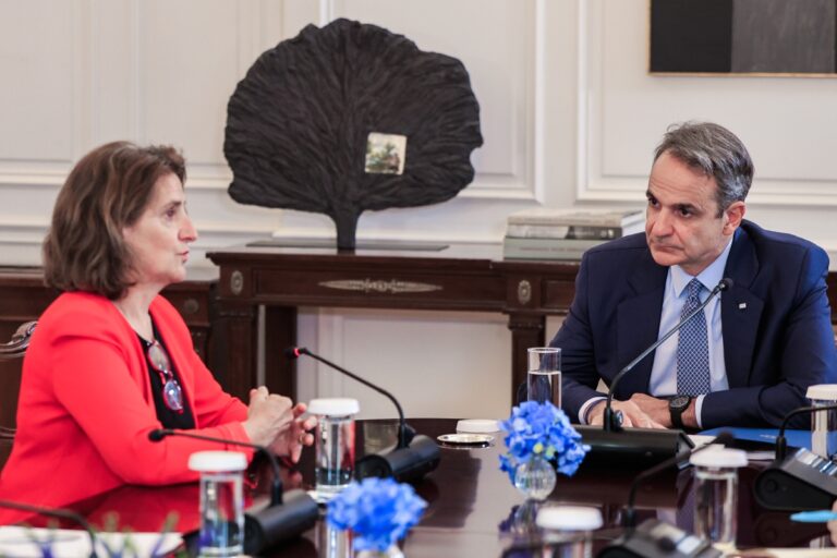 Συνάντηση Μητσοτάκη με Αντιπρόεδρο Ευρωπαϊκής Επιτροπής: «Η Ελλάδα έχει κάνει εντυπωσιακή δουλειά στη μείωση εκπομπών διοξειδίου του άνθρακα»