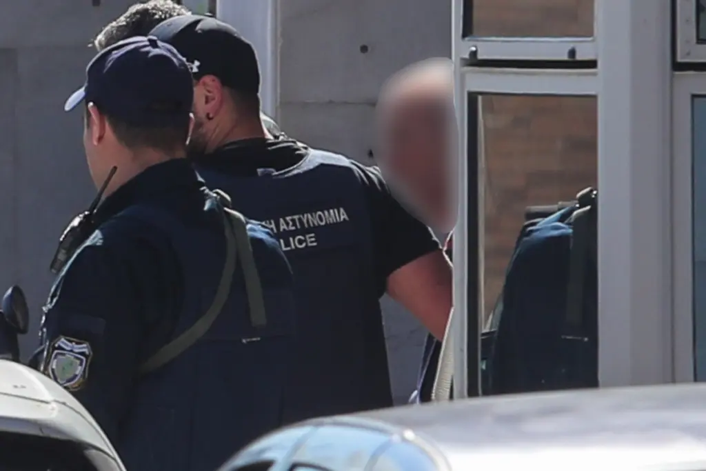 Ποινική δίωξη για σειρά κακουργημάτων στον 89χρονο «πιστολέρο» – Οι βαριές κατηγορίες που αντι