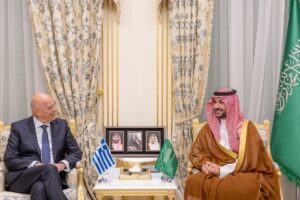 Συνάντηση Δένδια με υπουργό Άμυνας της Σαουδικής Αραβίας: Εξέφρασε τις ευχαριστίες για την ελληνική συστοιχία «Patriot»