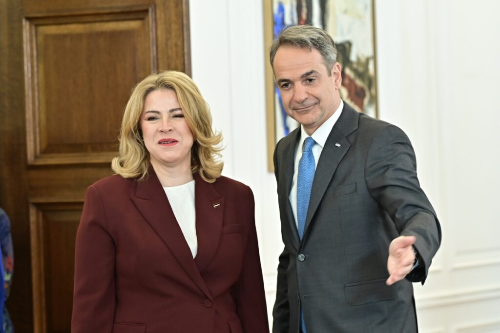 Συνάντηση Μητσοτάκη με τη Λετονή ομόλογό του – Σιλίνια: «Ηγετικός ο ρόλος της Ελλάδας στην περιοχή»