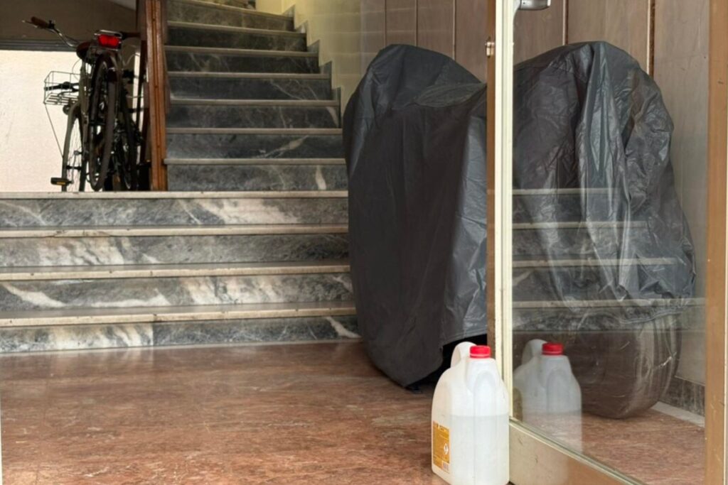 Τραγωδία στη Λάρισα: Νεκρές εντοπίστηκαν δύο αδερφές σε διαμέρισμα – Πού στρέφονται οι έρευνες των Αρχών