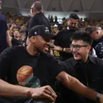 Επικό σύνθημα στο Αλεξάνδρειο για τον Αντετοκούνμπο: «Τελείωνε με το NBA φτάνει, έλα να πάρουμε πρωτάθλημα με Άρη»