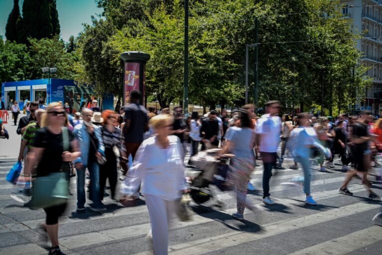 Πόσοι Έλληνες θα είμαστε το 2100; Η νέα έρευνα της Eurostat