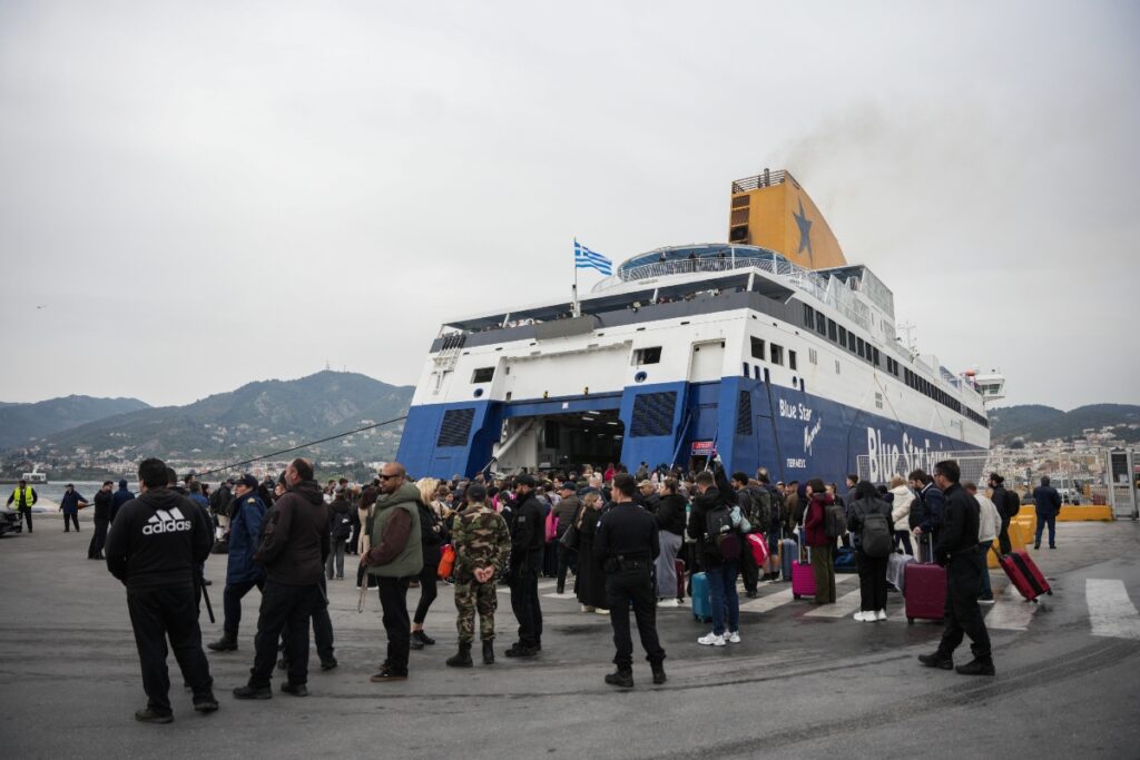 Στο «πόδι» η Λέσβος: Μαζικές κινητοποιήσεις στο λιμάνι για τον αφθώδη πυρετό – Αύριο η συνάντηση αγροτών με ΥΠΑΑΤ