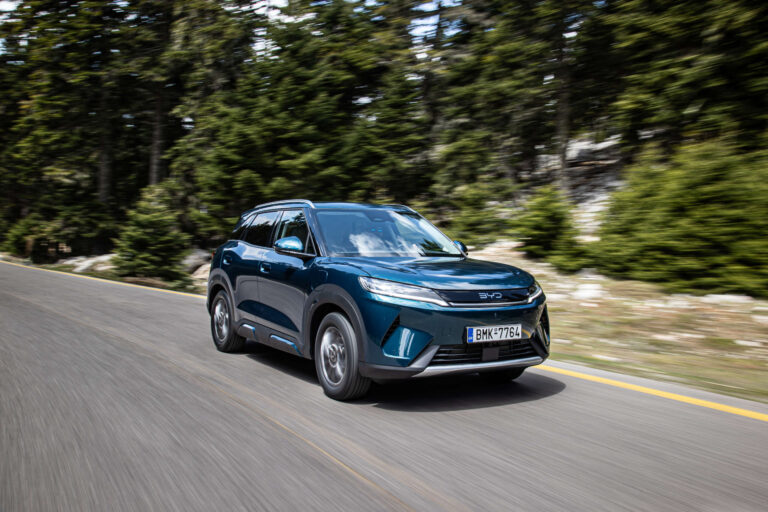 Οδηγούμε στην Ελλάδα το BYD ATTO 2 DM-i Boost 212 PS: Πόσο κάνει λέει;