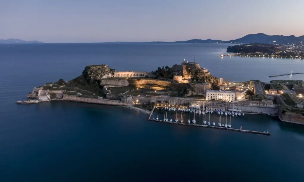 Πάσχα στην Κέρκυρα: Πόσο θα πληρώσεις σε καύσιμα και διόδια – Νέες τιμές