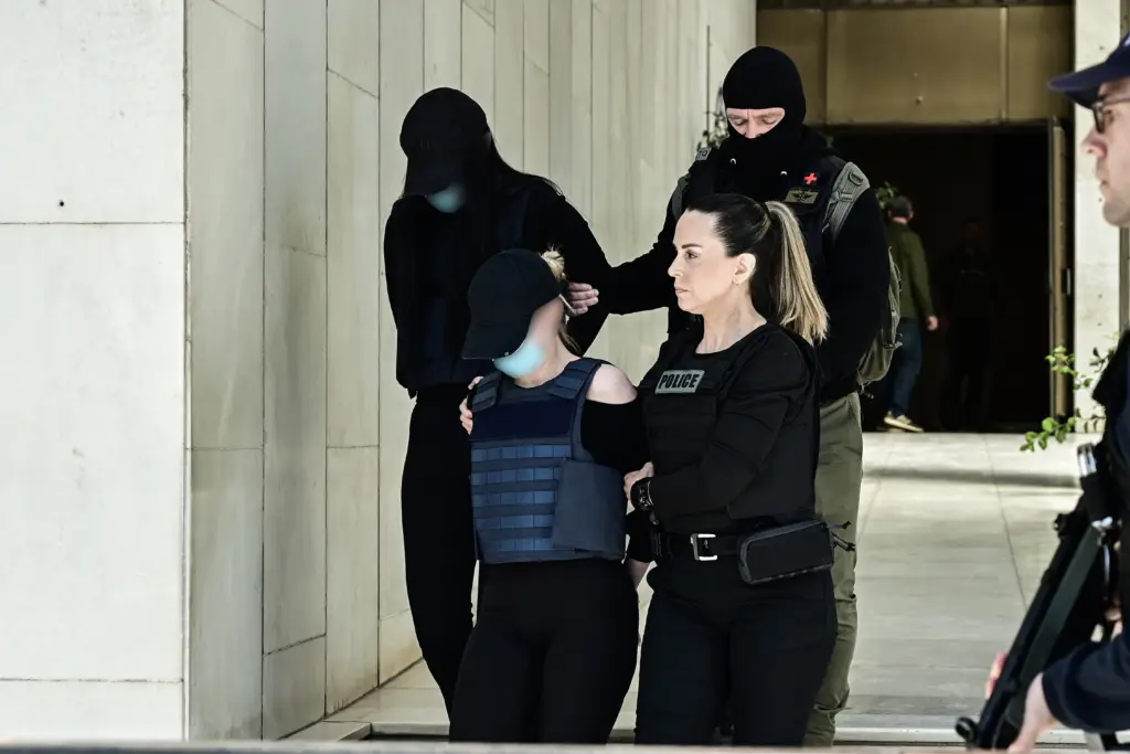Δολοφονία στον Άγιο Δημήτριο: Τι αποκαλύπτει η 20χρονη για τον δράστη και το θύμα – «Το θύμα ήταν ο πρώτος μου έρωτας – Εγώ μιλούσα και με τους δύο» 
