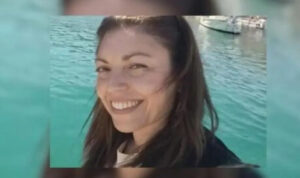 Δολοφονία Ελευθερίας Γιακουμάκη: Η στιγμή που ο 40χρονος δολοφόνος προσπαθεί να καλύψει τα ίχνη του [Βίντεο]