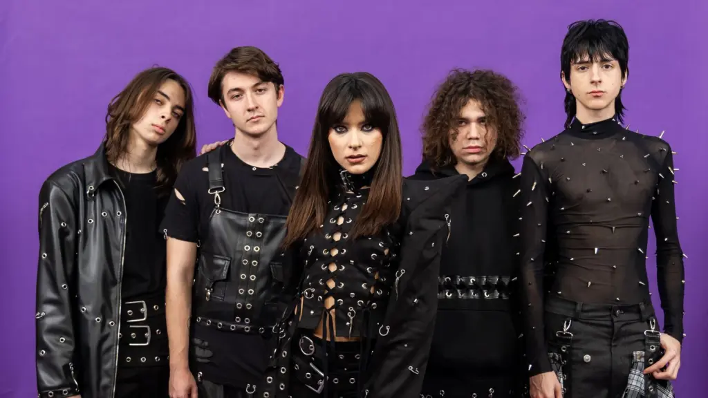 Eurovision: Η Αλεξάντρα Καπιτανέσκου, που έχει προκαλέσει αντιδράσεις, τραγουδά Fuego και δεν θυμίζει Φουρέιρα
