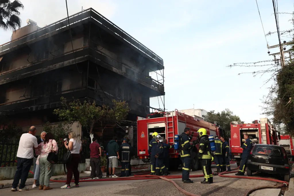 Φωτιά στο Ίλιον: Ο ιδιοκτήτης της επιχείρησης είχε απαχθεί το 2021 – Φόβοι για τη στατικότητα 