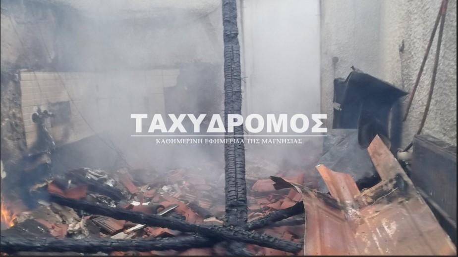 Μαγνησία: Έριξε βενζίνη στο τζάκι και κάηκε ολοσχερώς το σπίτι του – Στο νοσοκομείο ένας 57χρονος άνδρας