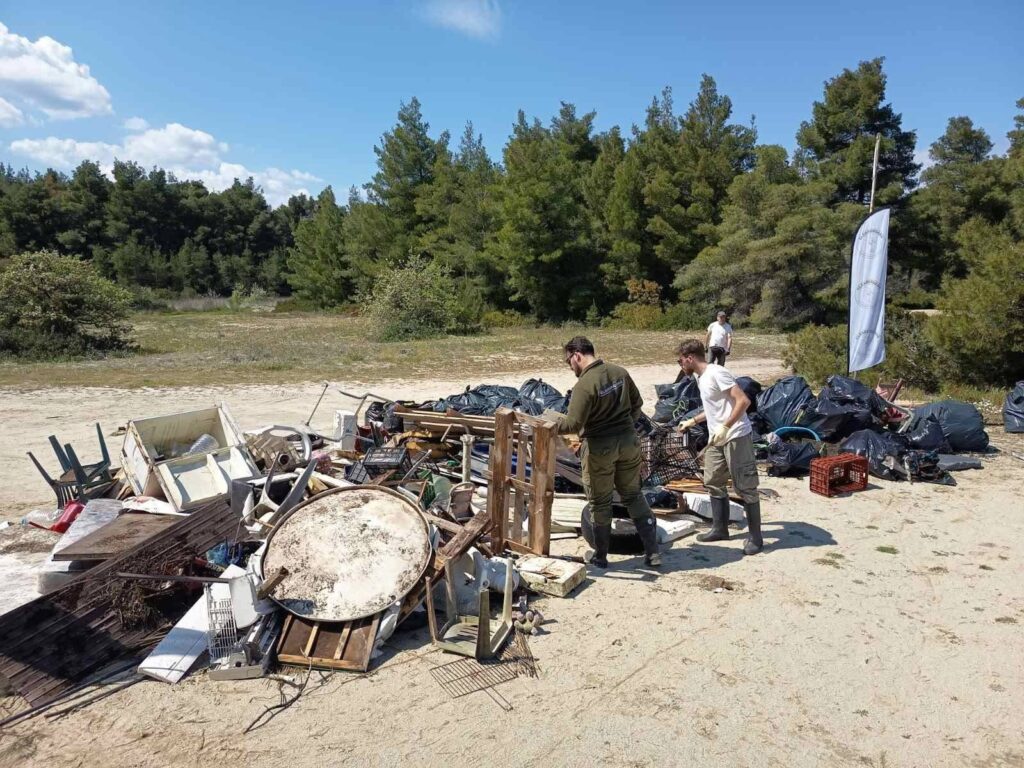Χαλκιδική: Ο Γλαρόκαβος καθάρισε ξανά [Εικόνες]