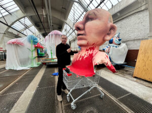 Ρωσία: Οκτώμισι χρόνια φυλάκιση σε Γερμανό καλλιτέχνη για το «ερωτικό» γλυπτό με Πούτιν και Πατριάρχη Κύριλλο