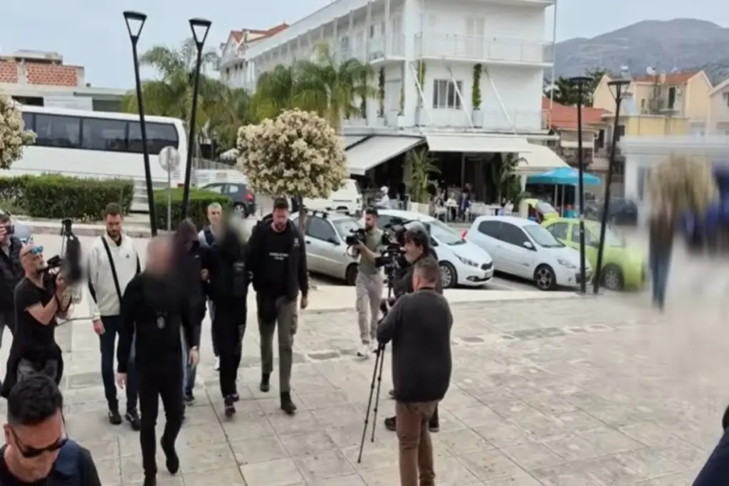 Κεφαλονιά: Αρνείται τα πάντα ο 22χρονος κατηγορούμενος – O ρόλος-κλειδί του 66χρονου συνταξιούχου – Σπαραγμός στην κηδεία της 19χρονης Μυρτούς [βίντεο]