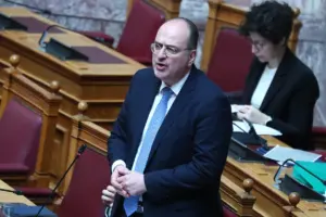 Μακάριος Λαζαρίδης: Το παρασκήνιο της παραίτησης