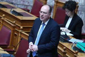 Μακάριος Λαζαρίδης κατά ΠΑΣΟΚ: Λειτουργεί ως ουρά του Πολάκη και του Κασσελάκη, καταφεύγει στα fake news